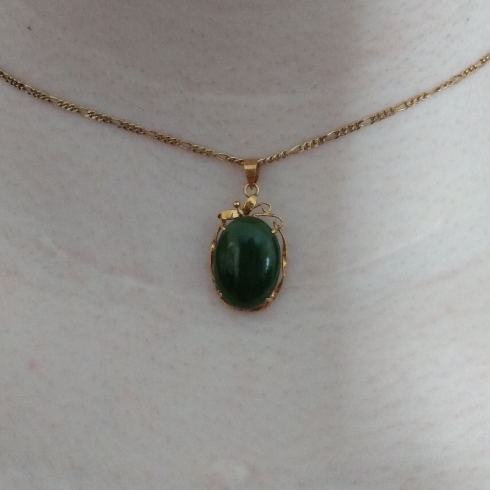 14 kt yellow Gold Jade Pendant.